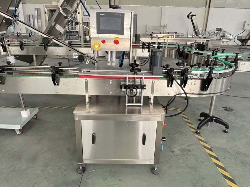 Automatic screw capping machine